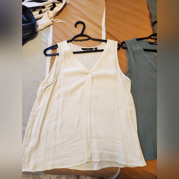 Two identical Vero Moda tops - Picture 2 of 4